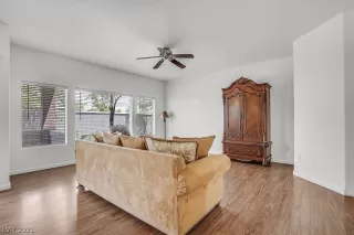 Photo #4: 2315139 Listing 