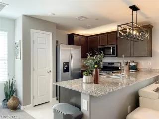 Photo #4: 2315149 Listing 