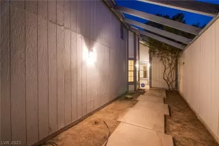 Photo #3: 2315195 Listing