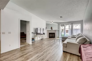 Photo #5: 2315207 Listing