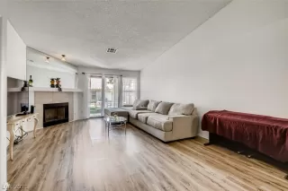 Photo #6: 2315207 Listing