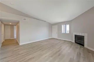 Photo #2: 2315248 Listing 