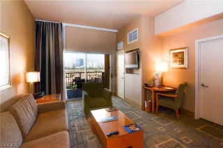 Photo #5: 2315251 Listing