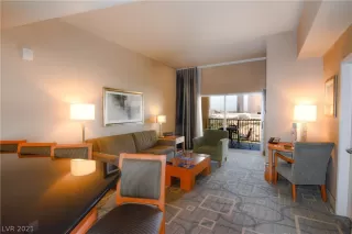 Photo #6: 2315251 Listing