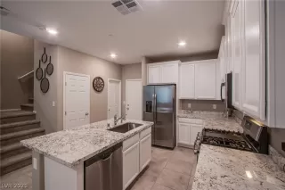 Photo #4: 2315267 Listing 