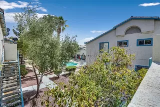 Photo #4: 2315343 Listing