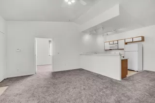 Photo #5: 2315343 Listing