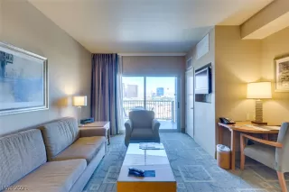 Photo #5: 2315365 Listing