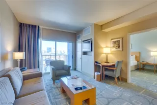 Photo #6: 2315365 Listing