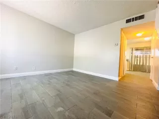 Photo #3: 2315407 Listing 