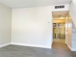 Photo #4: 2315407 Listing 