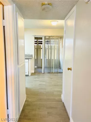 Photo #5: 2315407 Listing 