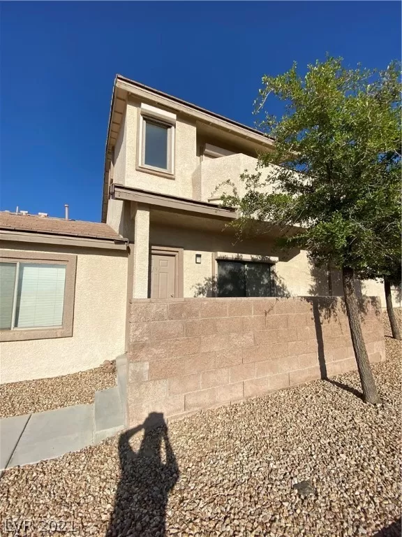 MLS: 2315423 Condo For Sale