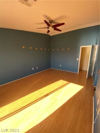 Photo #5: 2315423 Listing 