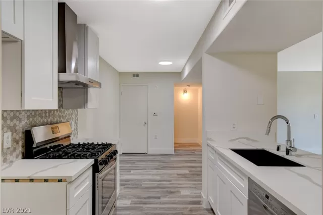 MLS: 2315493 Condo For Sale