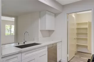 Photo #2: 2315493 Listing