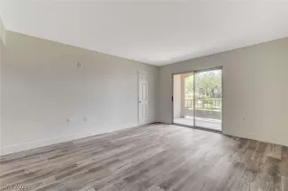 Photo #6: 2315493 Listing