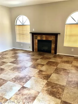 Photo #3: 2315494 Listing