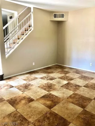 Photo #4: 2315494 Listing