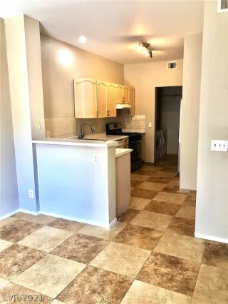 Photo #6: 2315494 Listing