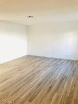 Photo #5: 2315533 Listing 