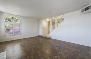 Photo #5: 2315542 Listing