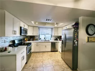 Photo #1: 2315544 Listing