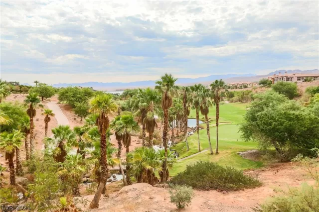 MLS: 2315549 Condo For Sale