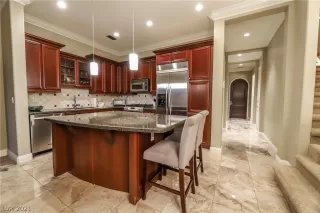 Photo #5: 2315549 Listing