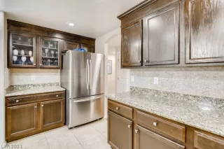 Photo #5: 2315557 Listing