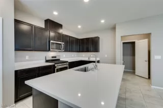 Photo #5: 2315571 Listing 