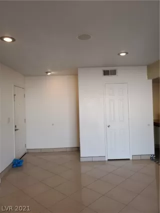 Photo #2: 2315696 Listing