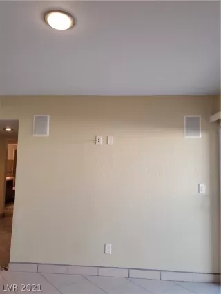 Photo #4: 2315696 Listing