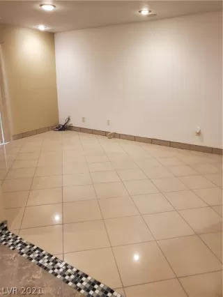 Photo #5: 2315696 Listing