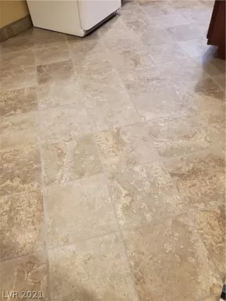 Photo #6: 2315696 Listing