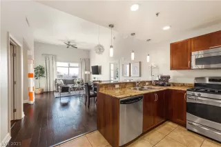 Photo #3: 2315708 Listing 