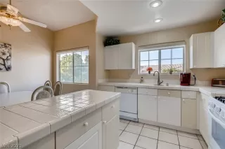 Photo #4: 2315714 Listing