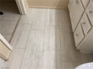 Photo #5: 2315747 Listing