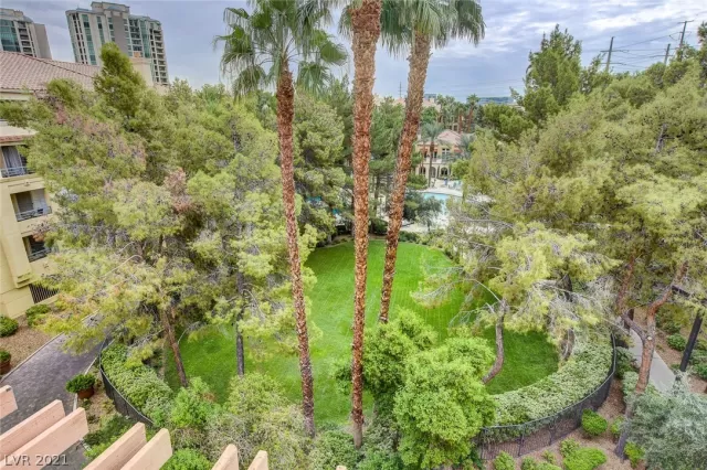 MLS: 2315773 Condo For Sale