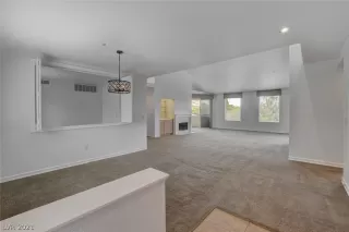 Photo #6: 2315773 Listing