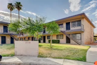 Photo #2: 2315833 Listing