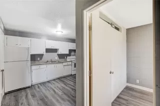 Photo #6: 2315833 Listing