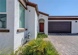 Photo #1: 2315841 Listing