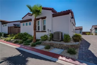 Photo #2: 2315841 Listing