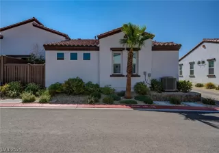 Photo #3: 2315841 Listing