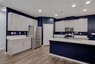 Photo #4: 2315841 Listing