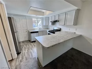 Photo #6: 2315863 Listing 