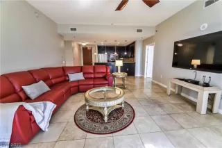 Photo #3: 2315866 Listing