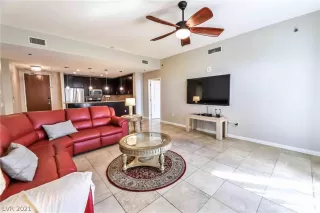 Photo #4: 2315866 Listing