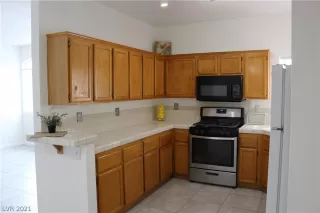 Photo #3: 2315916 Listing